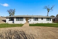 Building Photo - 6207 Royal Ln