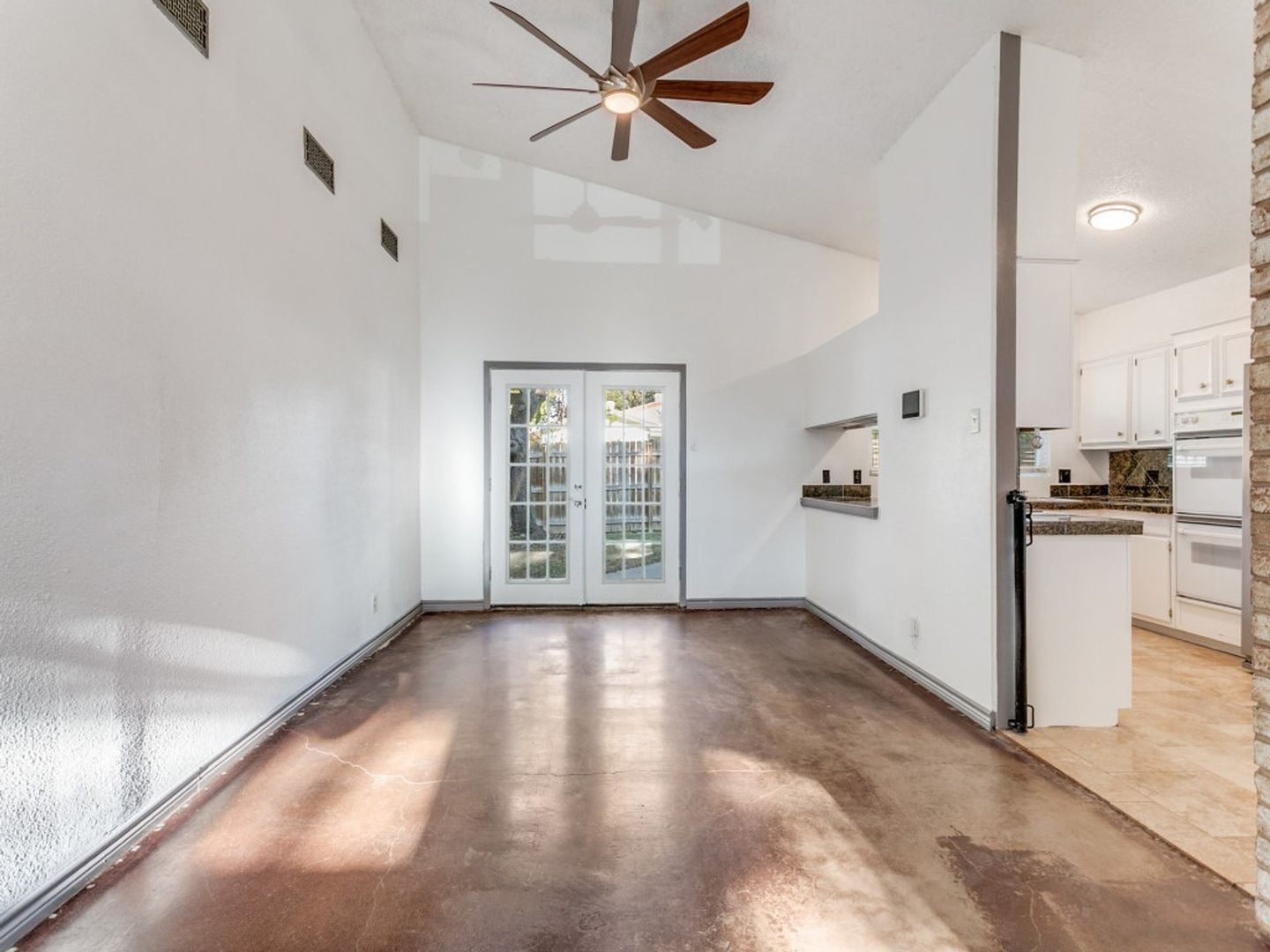 Building Photo - 12411 Ln Lira St