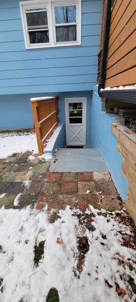 Apartment Entry - 1807 Blueridge Ave