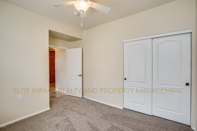 Building Photo - 316 W Sunrise Vista Dr