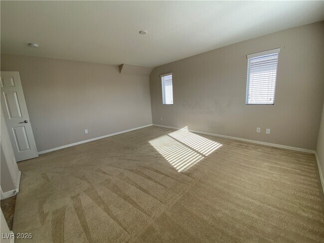 Building Photo - 8033 Ancient Oaks Ave