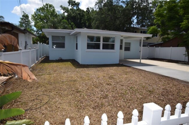 Building Photo - 2212 Hoffner Ave