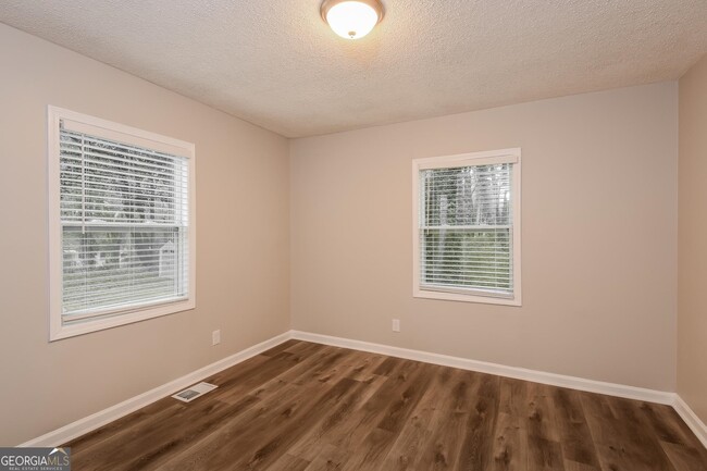 Building Photo - 3687 Saturn Dr NW