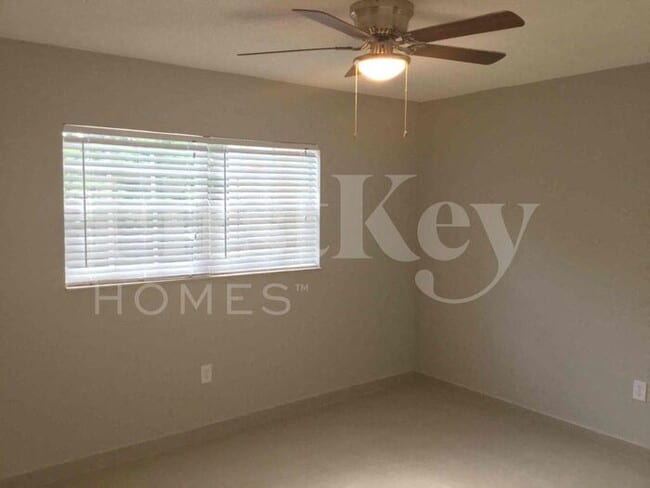 Building Photo - 6723 SW 140th Ave