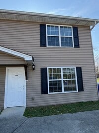 Building Photo - 1299 Pond St SE