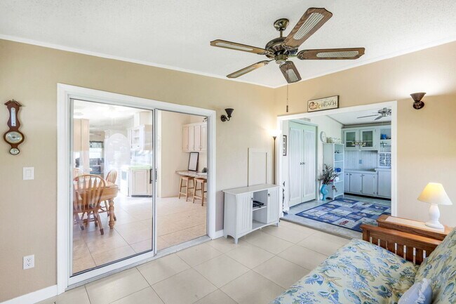 Building Photo - Furnished 2BR/2BA Home in Jamaica Bay Vill...