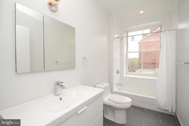 Building Photo - 220 S 3rd St