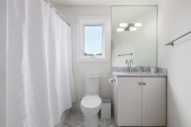 Building Photo - 1010 Hillside Ave