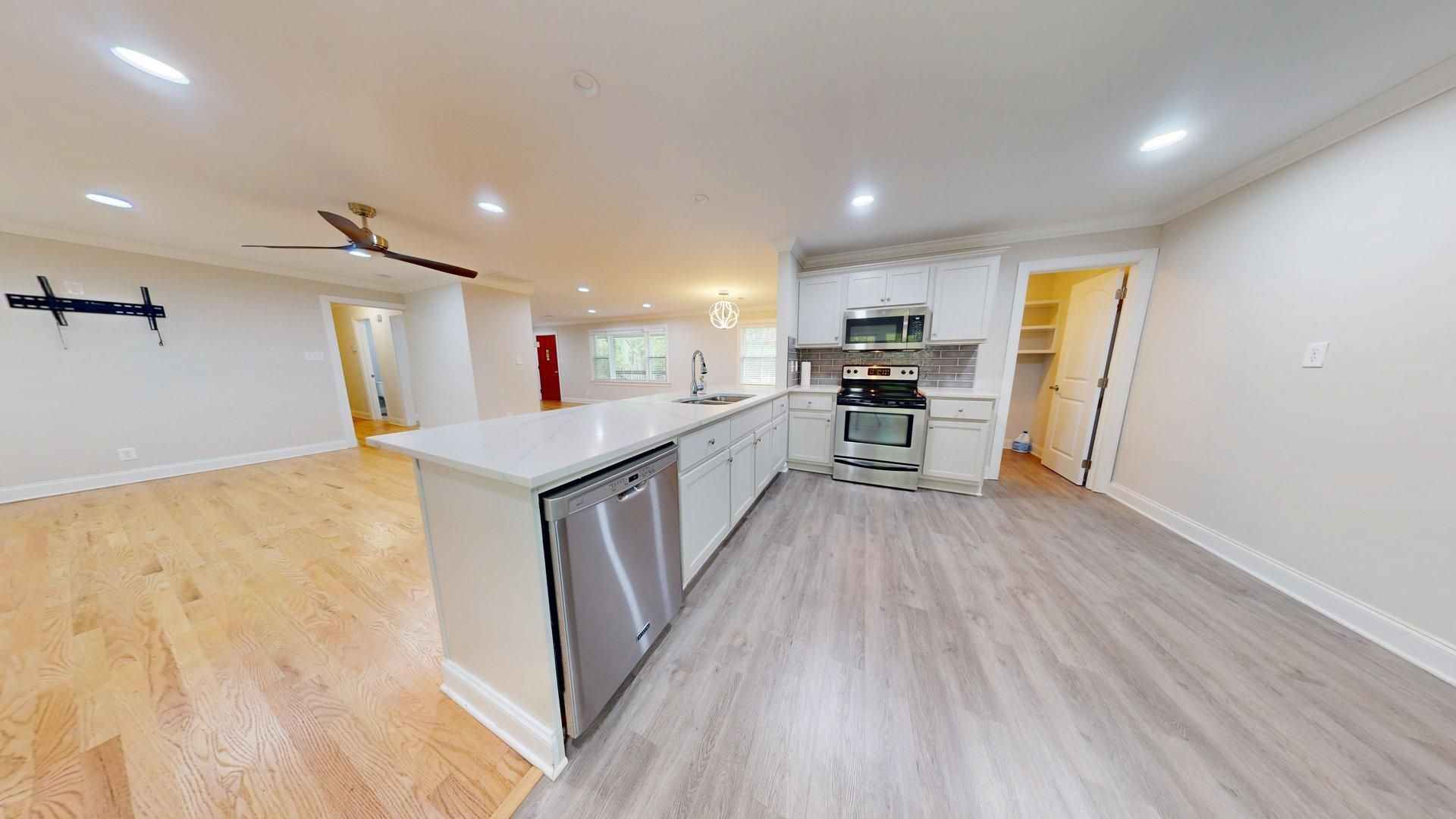 Building Photo - Totally Updated Home on Oak Bowery