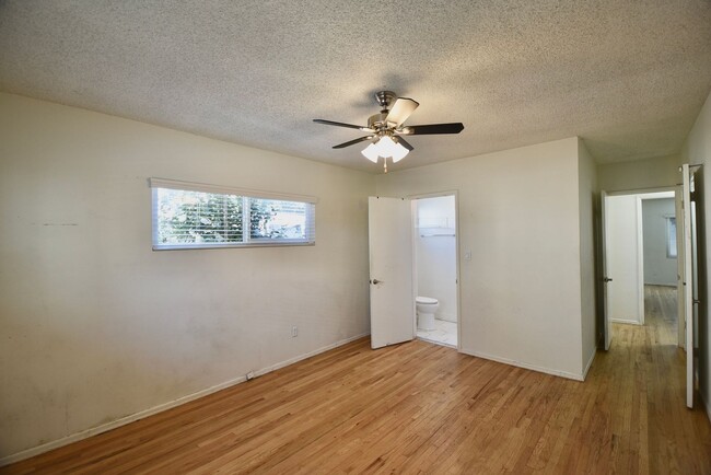 Building Photo - 5852 Hazeltine Ave