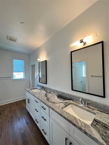 Building Photo - 13325 Bee St