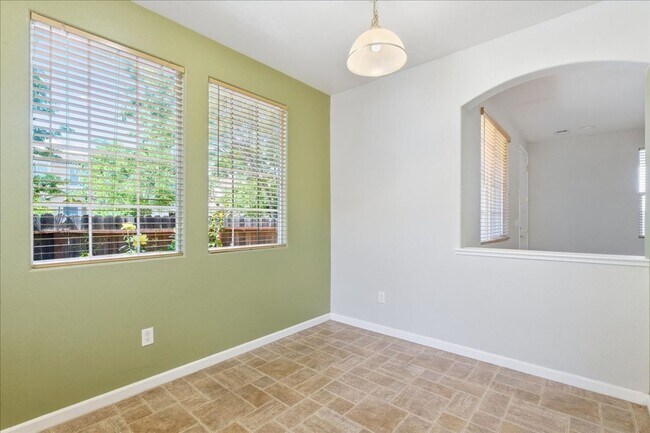 Building Photo - 2803 Crested St