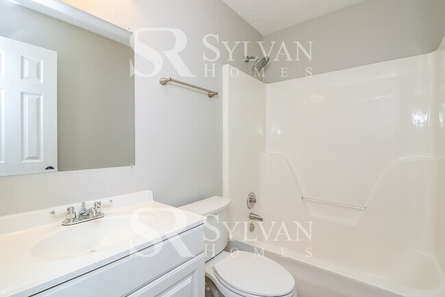 Building Photo - This charming 3BR 2BA home is ready to welcome you home