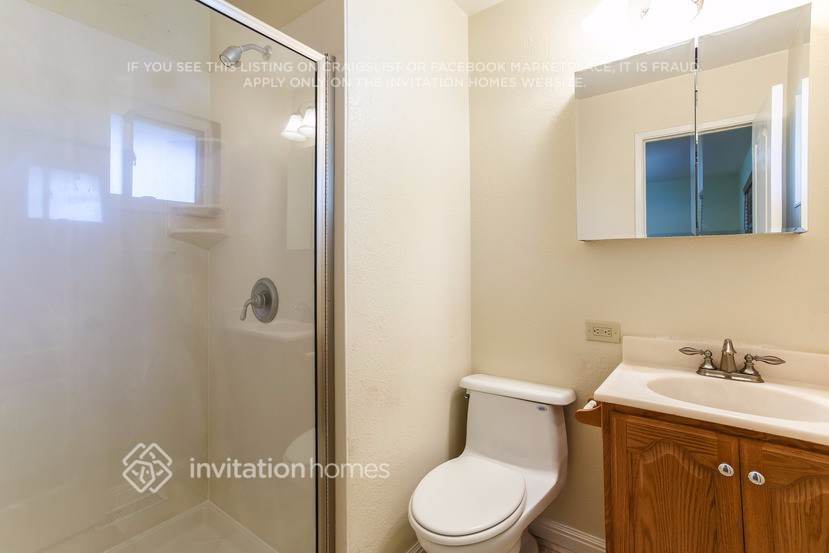 Building Photo - 1528 Vervais Ave