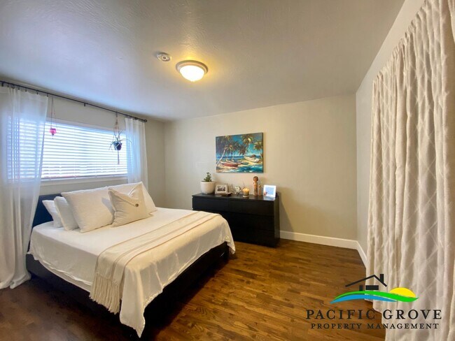 Building Photo - Updated Three Bedroom