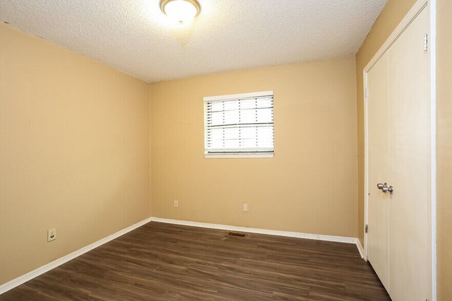 Building Photo - 9713 Hummingbird Ln