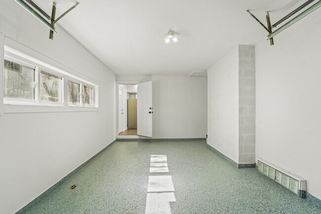 Building Photo - 110 Mill St