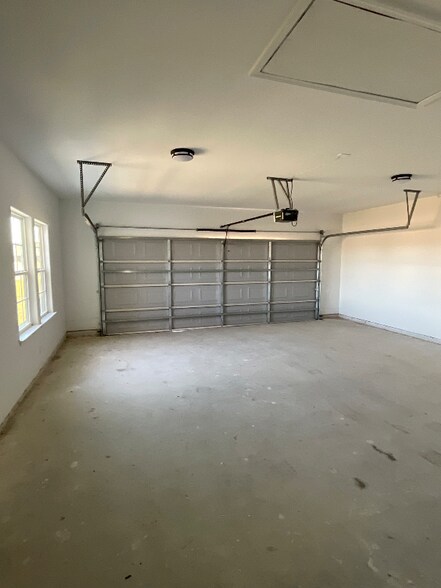 Building Photo - 180 Turnberry Dr