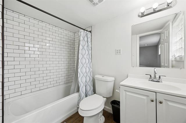 Building Photo - 2801 Clearbrook Dr