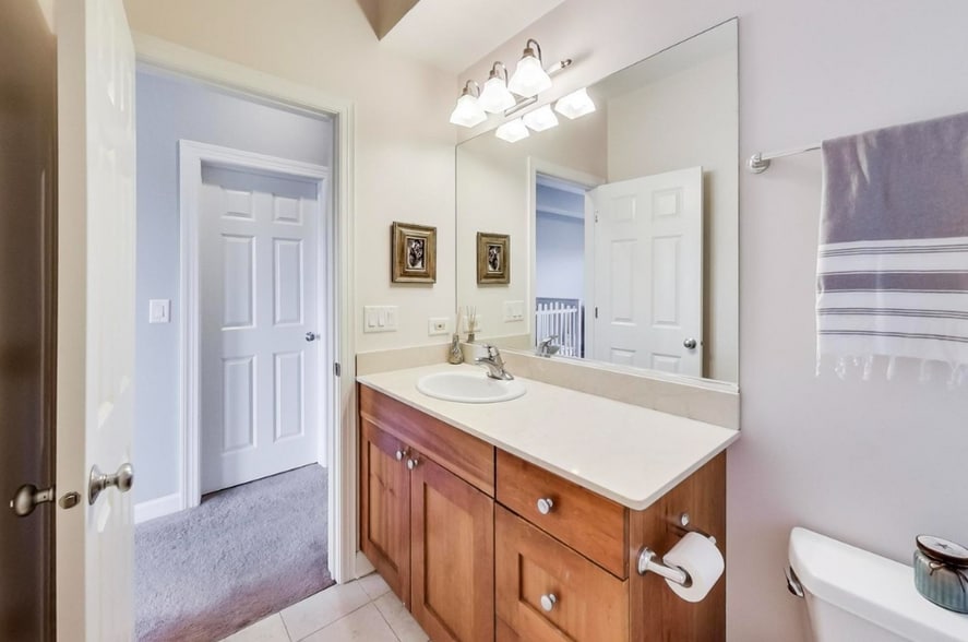 Building Photo - 2627 W Belmont Ave