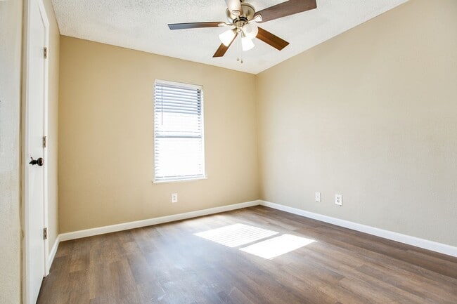 Building Photo - 4 Bedroom Home in Paulann!