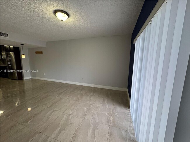 Building Photo - 2610 W 76th St