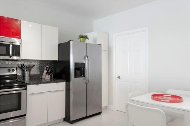 Building Photo - 17050 N Bay Rd