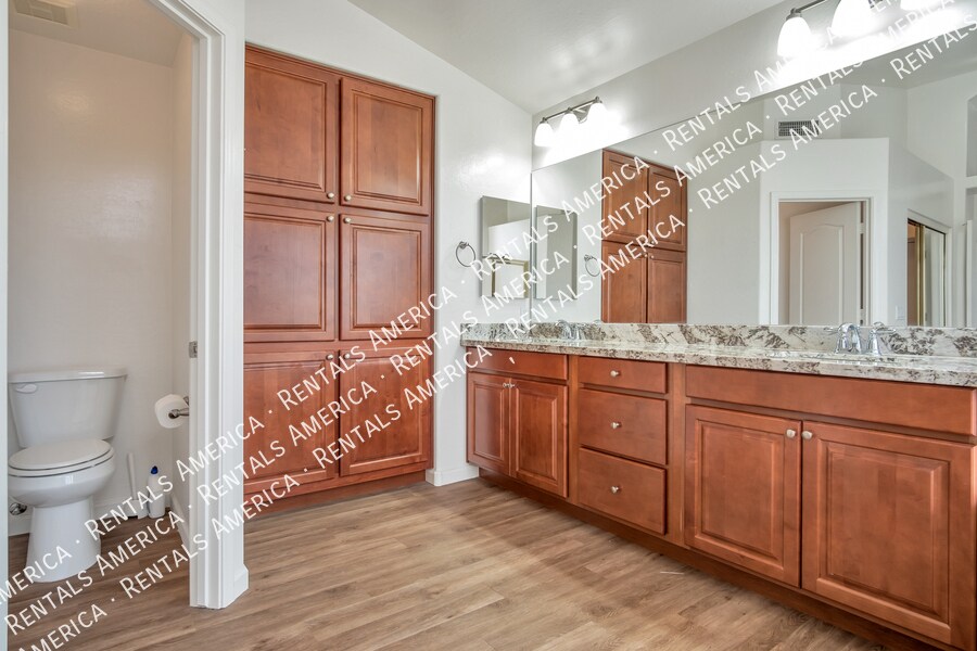 Building Photo - 2631 S Leonard Pl