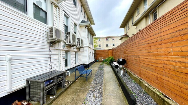 Building Photo - 318 Beach 69th St