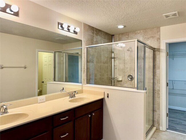 Building Photo - 2504 Amati Dr