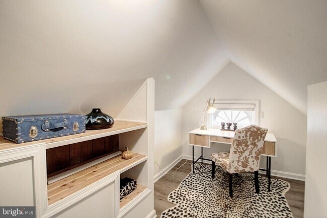 Building Photo - 102 Frederick Ave