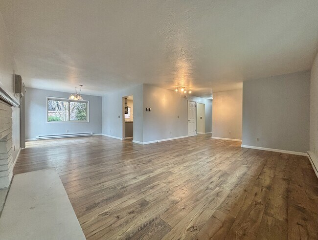 Building Photo - 1309 E 30th Ave