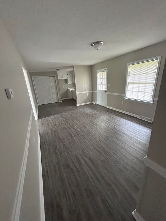 Building Photo - 3 bedroom, two bath home for rent