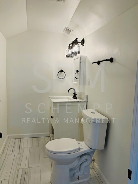 Building Photo - 826 S 38th St