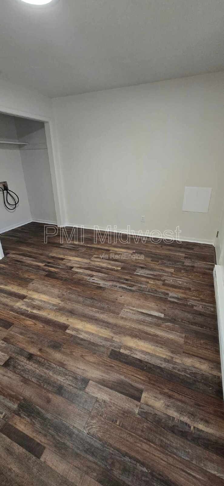 Building Photo - 570 US-52