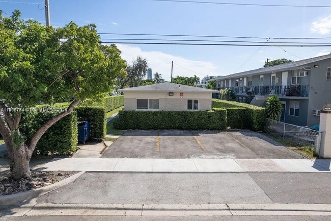 Primary Photo - 900 SW 5th Ave