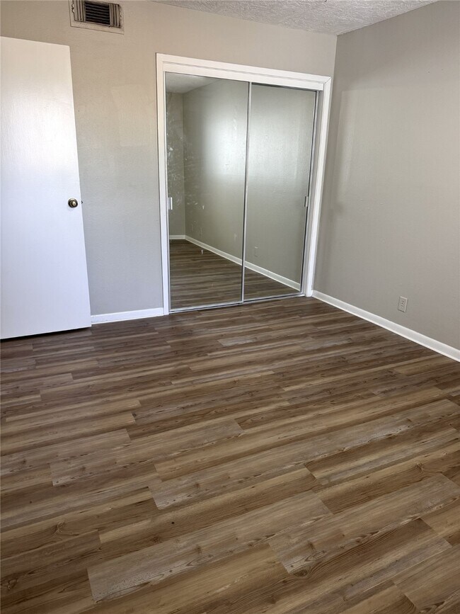 Building Photo - 12500 Melville Dr