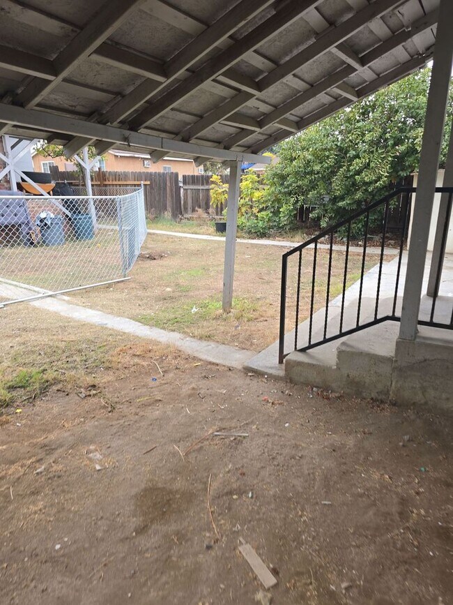 Building Photo - 924 Height St