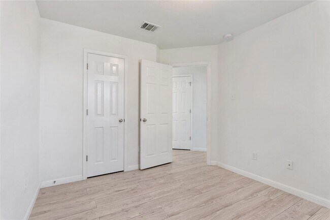 Building Photo - 2051 Cambria Dr