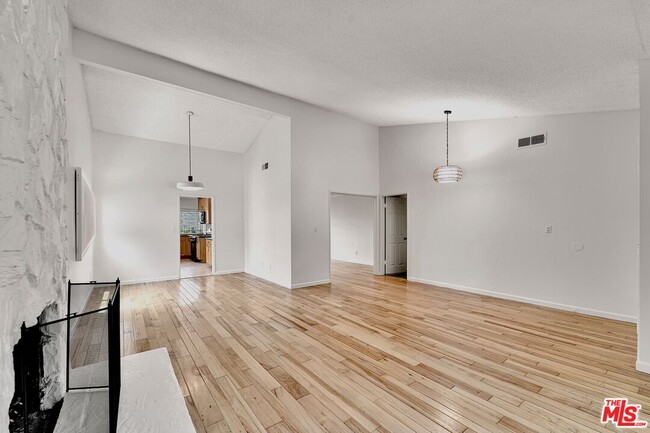 Building Photo - 3107 Hodler Dr