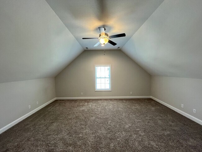 Building Photo - 557 Dexter Dr