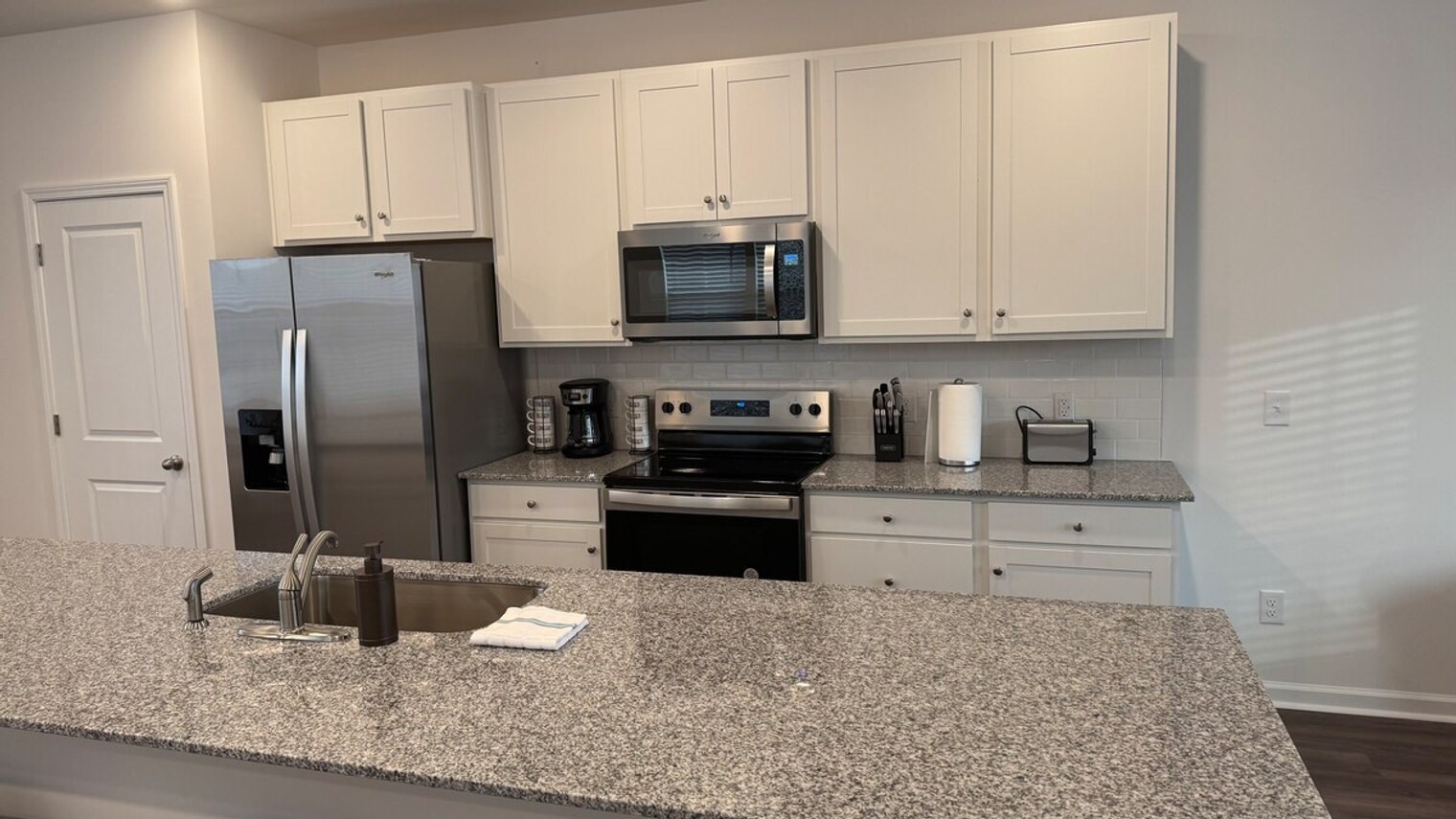 Building Photo - 157 Roxanne Dr