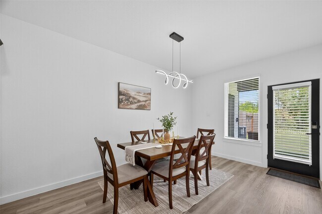 Building Photo - 3233 Creston Gate Dr