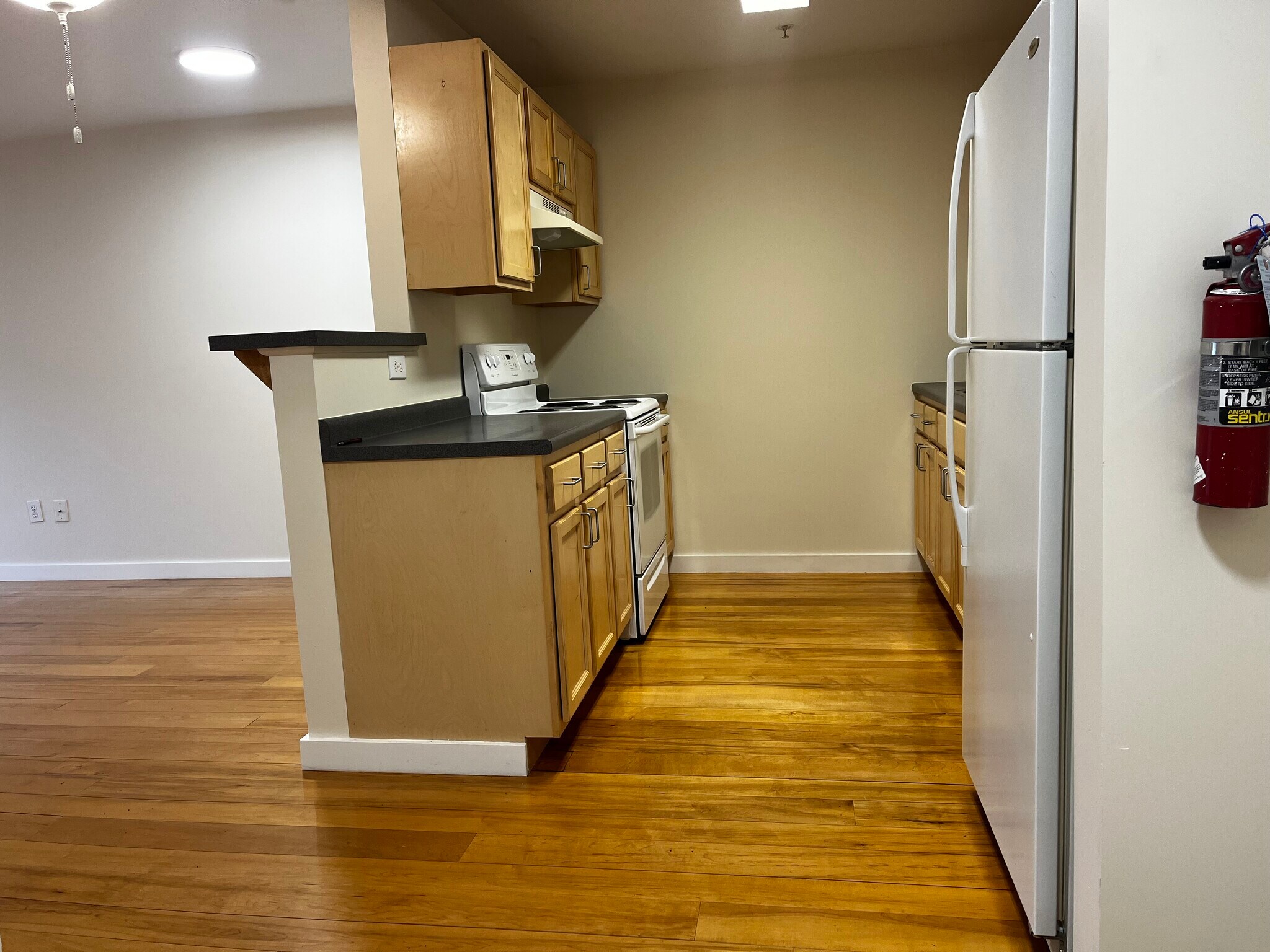 Building Photo - 30 S Village Green