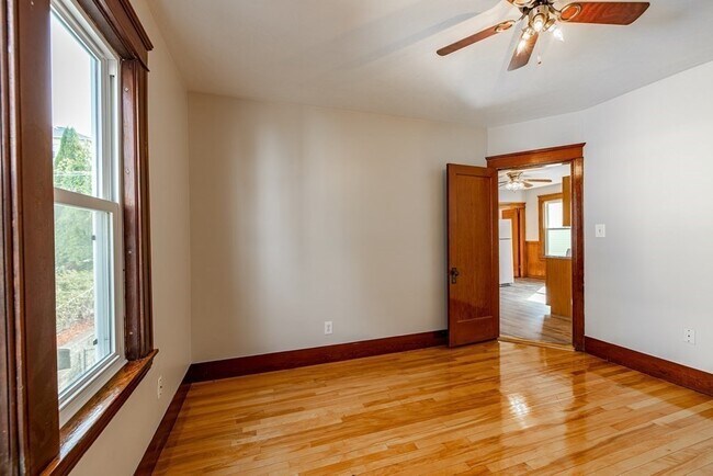 Building Photo - 151 Ingleside Ave