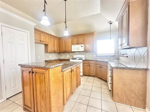 Building Photo - 1806 Sand Stone