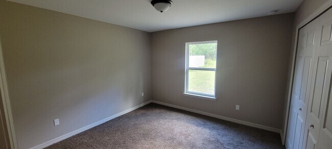 Building Photo - 3/2 Home No HOA Located In Ocala