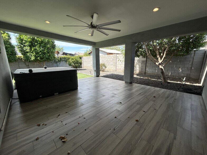 Building Photo - 3507 E Claire Dr