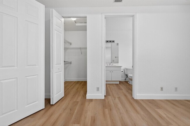 Building Photo - 2678 Center Ct Dr