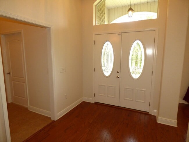 Building Photo - Custom-Built 3-Bedroom Home